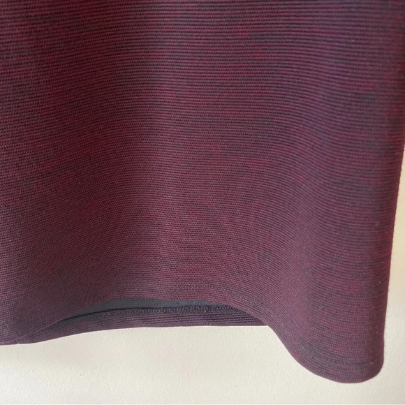High / mock neck boxy burgundy top - Picture 3 of 6